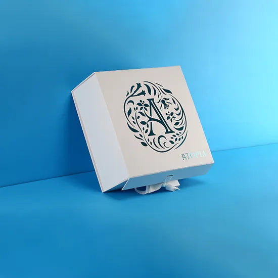 collapsible gift boxes with magnetic closure